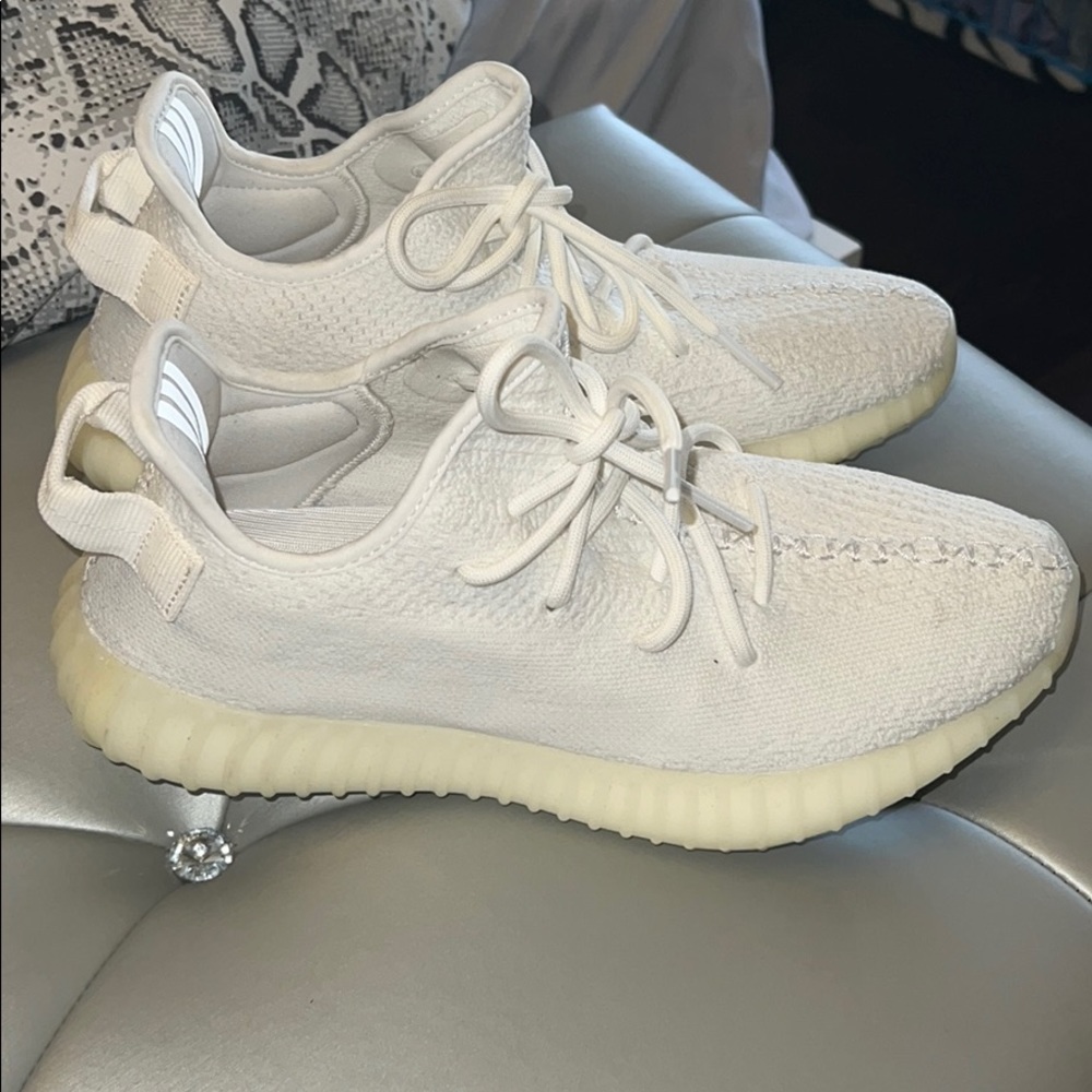 YEEZY 350 BOOSTS WHITE BRAND NEW
